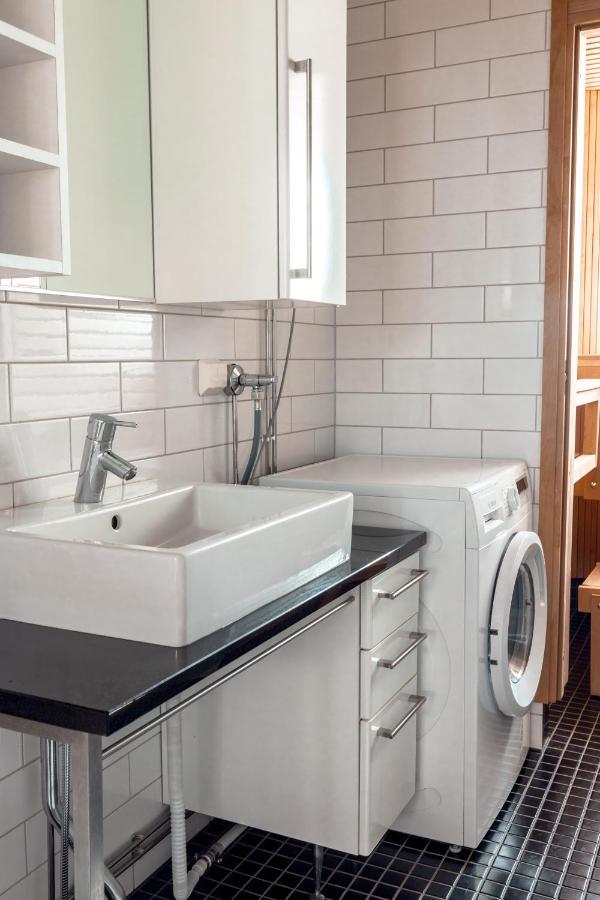 2Ndhomes Stylish 1Br Home With Balcony And Sauna In Kamppi Center Хелзинки Екстериор снимка
