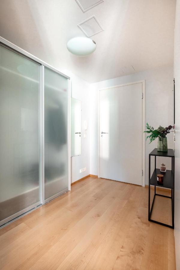 2Ndhomes Stylish 1Br Home With Balcony And Sauna In Kamppi Center Хелзинки Екстериор снимка